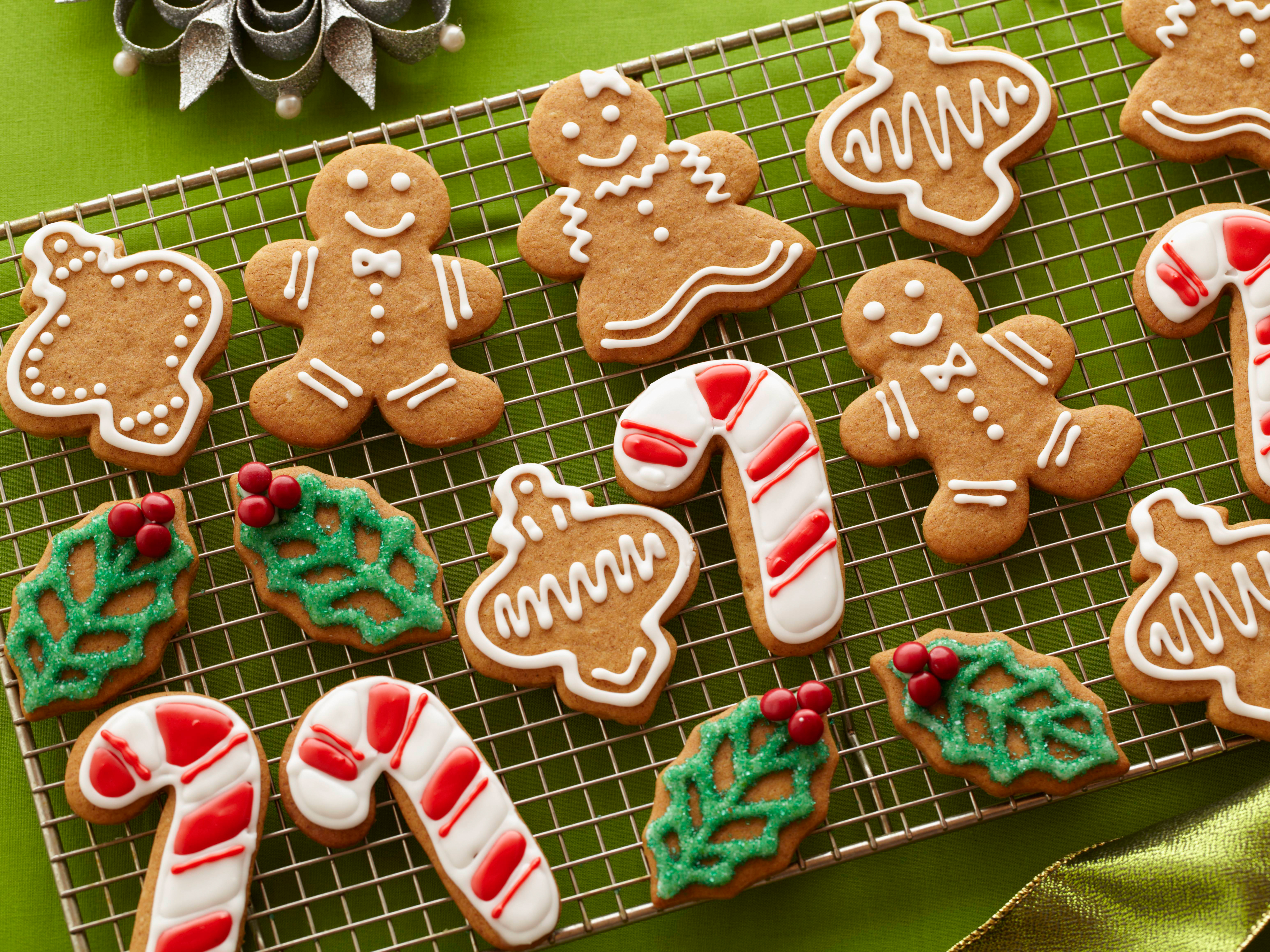 SH0908_Gingerbread_Cookies_with_Royal_Icing