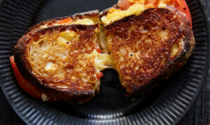 grilled-cheese-with-peak-tomatoes-940x560-1468423022